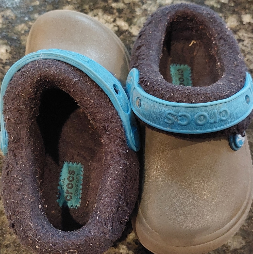 LINED Crocs - Picture 2 of 3